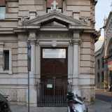 Superiamo alla nostra sinistra Palazzo Ferreri...